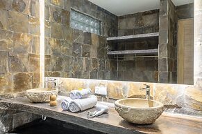 Brand New Luxury 3BR Villa Ethnic Ubud 3