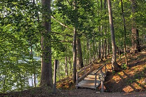 Lakefront Glass House Cabin w/ Mountain Views!