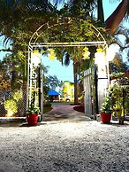 Green Leaf Cafe And Home Stay