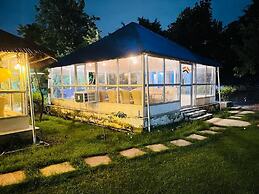 Green Leaf Cafe And Home Stay