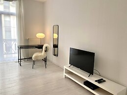 Wit II, Near Metro, Train N7670