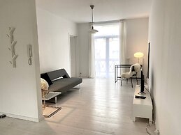 Wit II, Near Metro, Train N7670