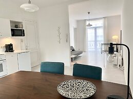 Wit II, Near Metro, Train N7670