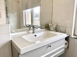 Wit II, Near Metro, Train N7670