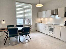 Wit II, Near Metro, Train N7670