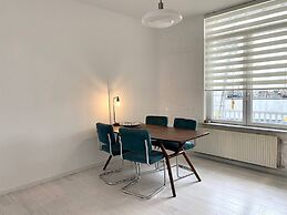 Wit II, Near Metro, Train N7670