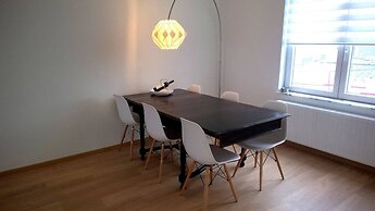 Almost White, Near Train, Metro N7688