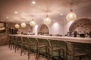 Noble Hotel Suites - Adults Only