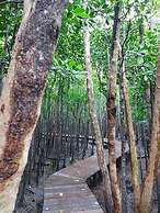 The Tropical Hut Lodges