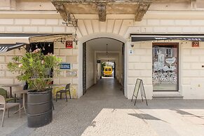 Chmielna 1/3 Studio #3 by Renters