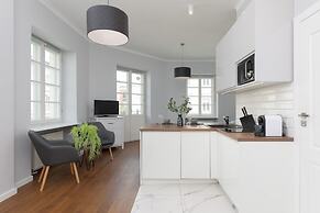 Chmielna 1/3 Studio #3 by Renters