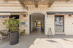 Chmielna 1/3 Studio #3 by Renters