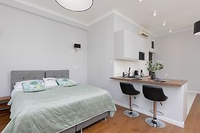 Chmielna 1/3 Studio #3 by Renters