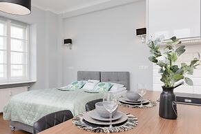 Chmielna 1/3 Studio #3 by Renters