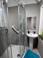 Remarkable 3-bed House in Leeds