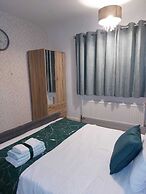 Remarkable 3-bed House in Leeds