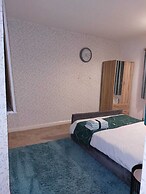 Remarkable 3-bed House in Leeds