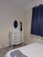 Remarkable 3-bed House in Leeds