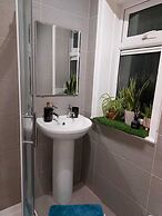 Remarkable 3-bed House in Leeds