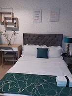 Remarkable 3-bed House in Leeds