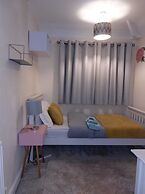 Remarkable 3-bed House in Leeds