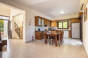 Villa Kambos Dio in Polis