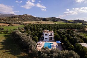 Villa Kambos Dio in Polis