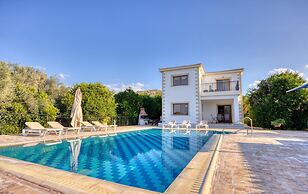 Villa Kambos Dio in Polis