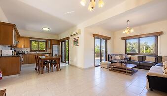 Villa Kambos Dio in Polis