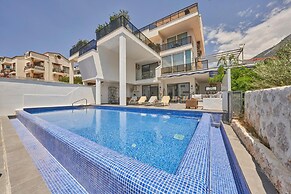 Villa Rio in Kalkan With 3 Bedrooms and 2 Bathrooms