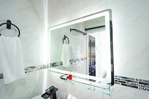 Thonglor Suites Hotel