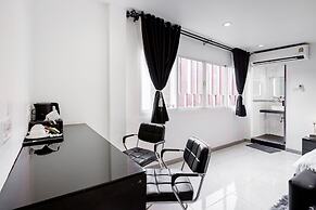 Thonglor Suites Hotel