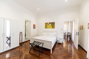 Piazza Sannazzaro 200 - Klimt