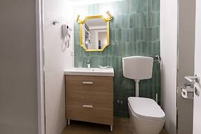 Piazza Sannazzaro 200 - Monet