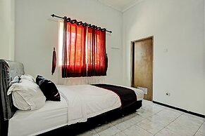 Capital O 1362 Ciliwung Guest House Syariah