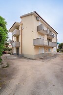 Cozy House Near Beach App 6