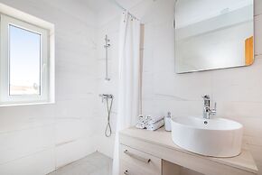 Cozy House Near Beach App 6