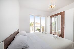 Cozy House Near Beach App 6