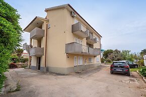 Cozy House Near Beach App 6