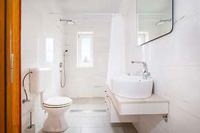 Cozy House Near Beach App 6