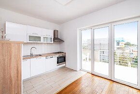 Cozy House Near Beach App 6