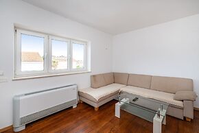 Cozy House Near Beach App 6