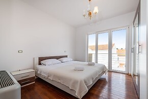 Cozy House Near Beach App 6