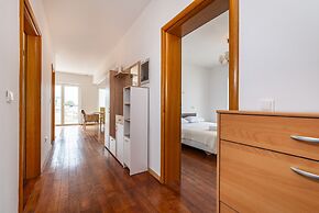 Cozy House Near Beach App 6