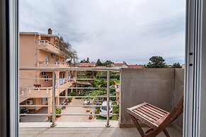 Room in Guest Room - Cozy Room Near Beach D