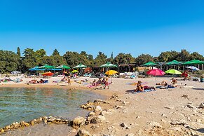 Room in Guest Room - Cozy Room Near Beach D