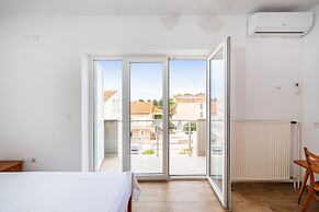 Room in Guest Room - Cozy Room Near Beach D