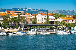 Room in Guest Room - Cozy Room Near Beach D