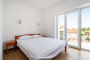 Room in Guest Room - Cozy Room Near Beach D