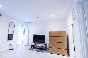 Cosy Hideaway Close to Town